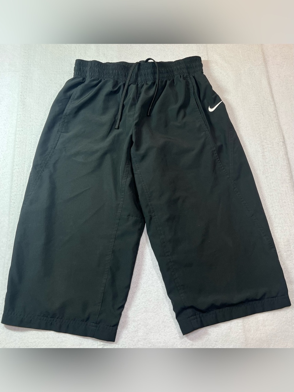 Nike Women’s Dri-FIT Mesh Lined Wide Leg Capri Pants Black Medium